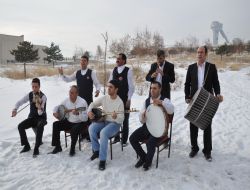 Kar üzerinde fasıl geçtiler